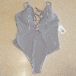 Large Black striped Cupshe one-piece swimsuit